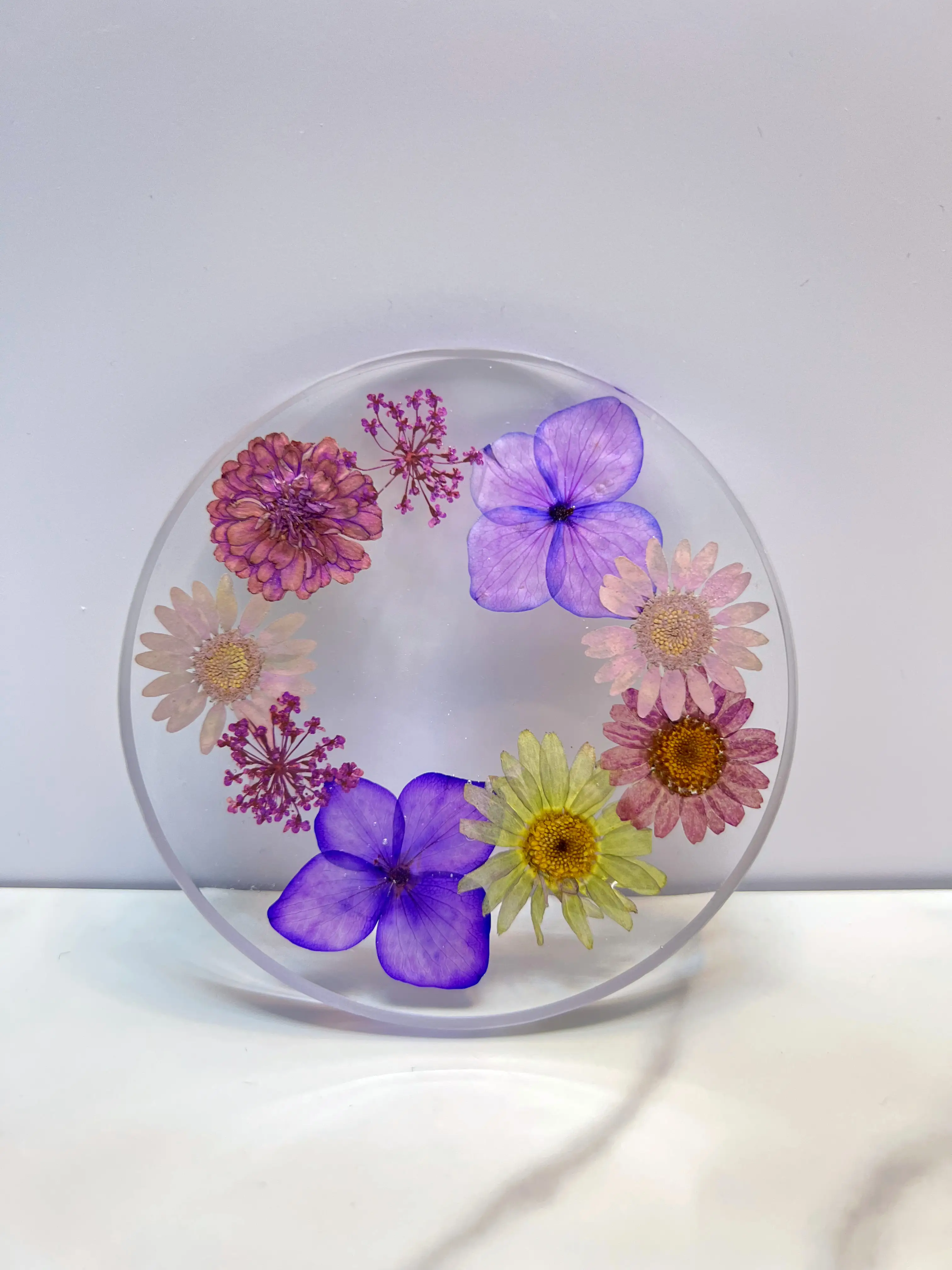 Real pressed flowers preserved in resin by Jeostyle